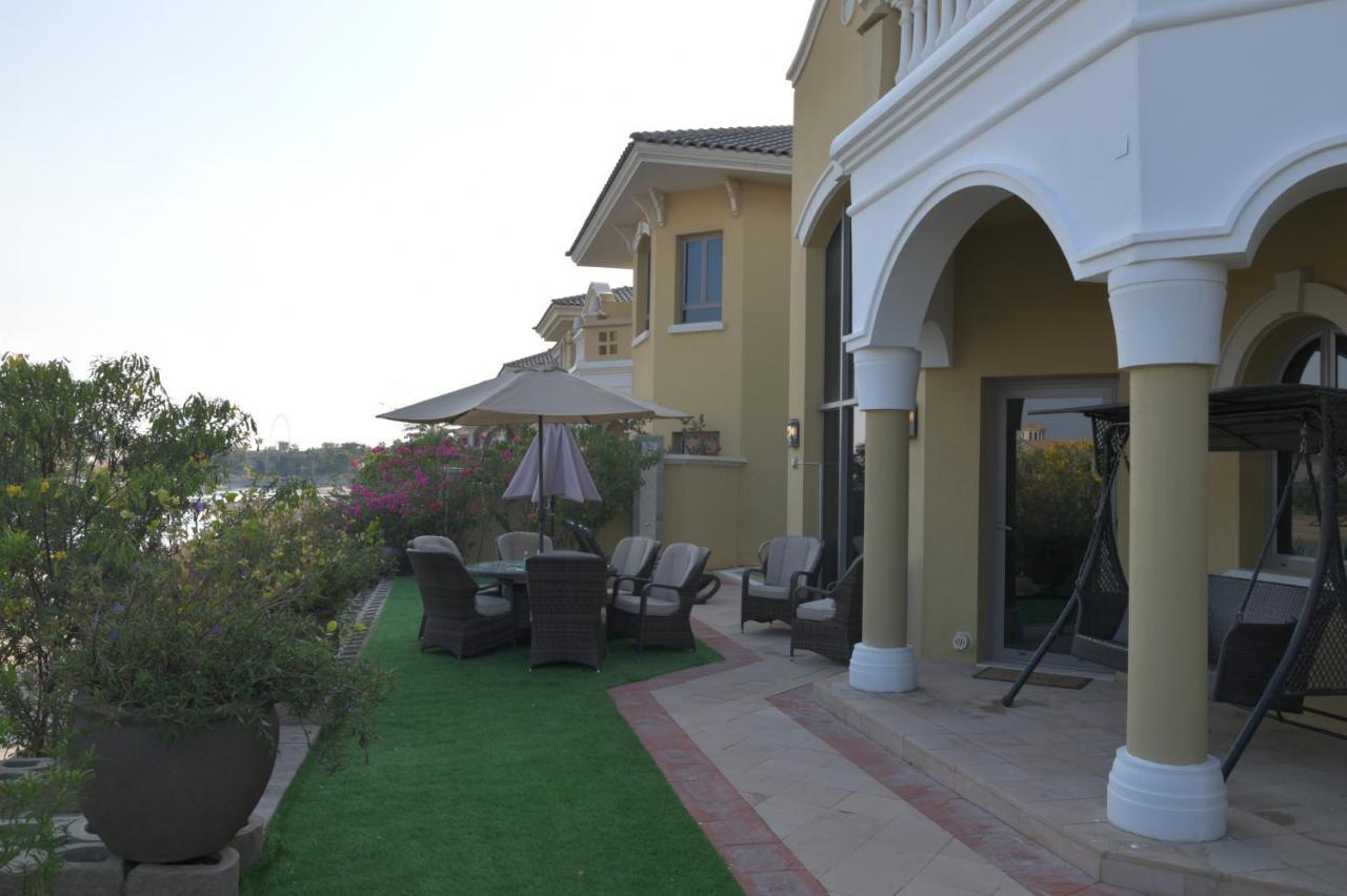 Chic 4Br Villa With Assistant Room And Private Pool On Palm Jumeirah By Deluxe Holiday Homes Dubai Exterior foto