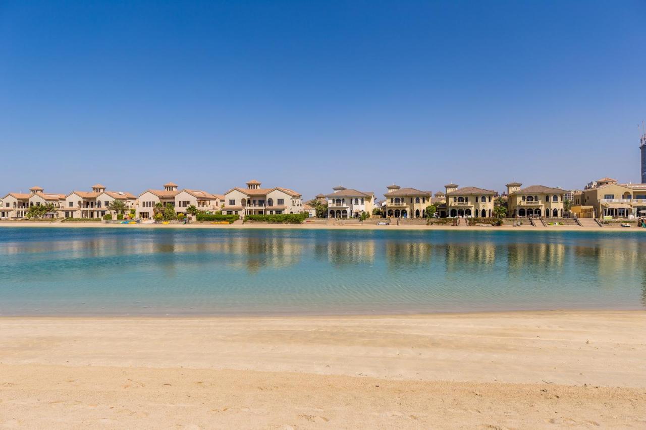 Chic 4Br Villa With Assistant Room And Private Pool On Palm Jumeirah By Deluxe Holiday Homes Dubai Exterior foto