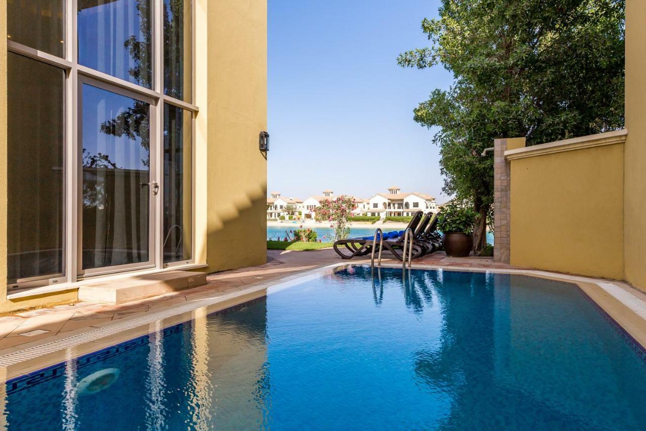 Chic 4Br Villa With Assistant Room And Private Pool On Palm Jumeirah By Deluxe Holiday Homes Dubai Exterior foto
